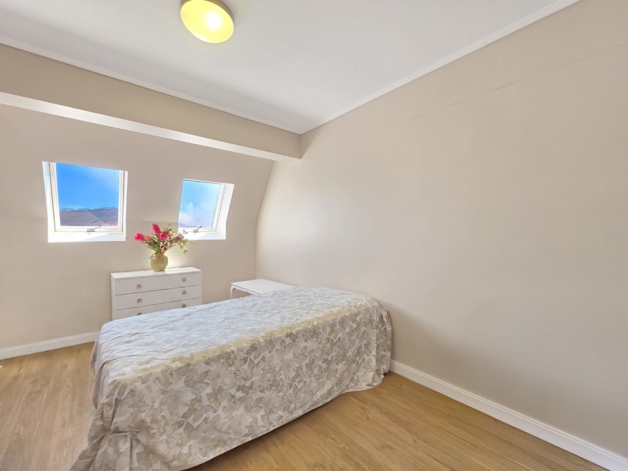 2 Bedroom Property for Sale in Vredehoek Western Cape